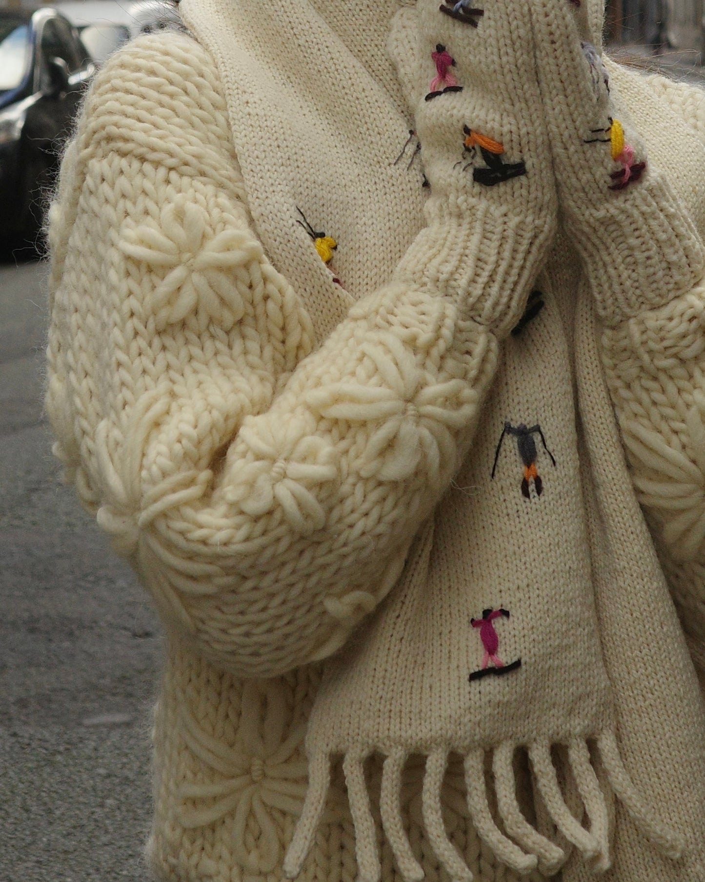 FLOWER SWEATER (納期：1月下旬〜2月上旬にまでに発送開始)