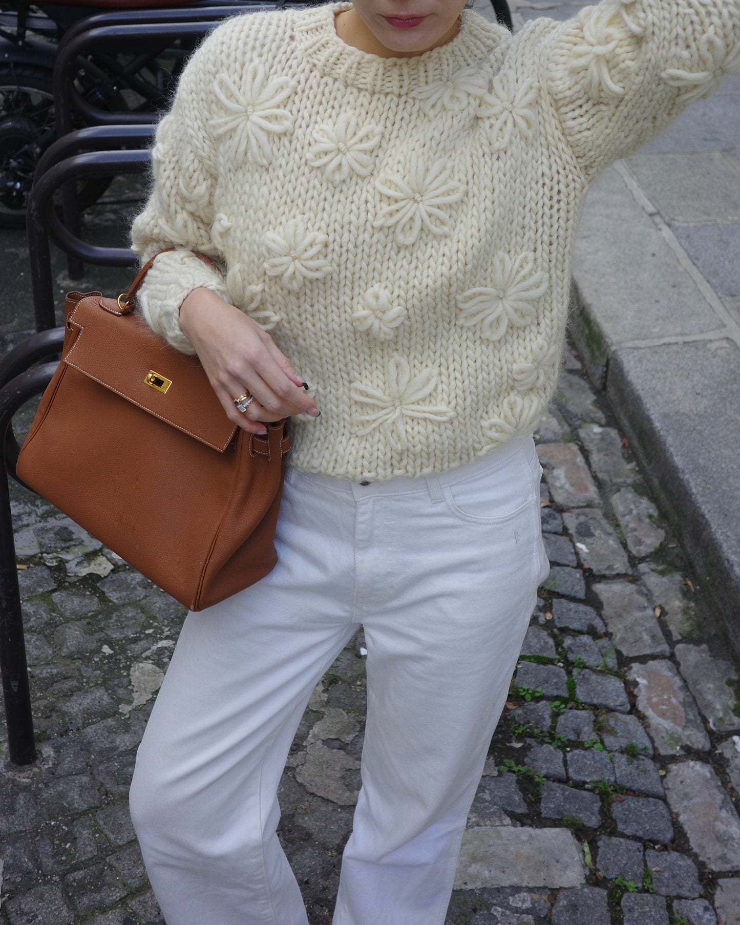 FLOWER SWEATER (納期：1月下旬〜2月上旬にまでに発送開始)